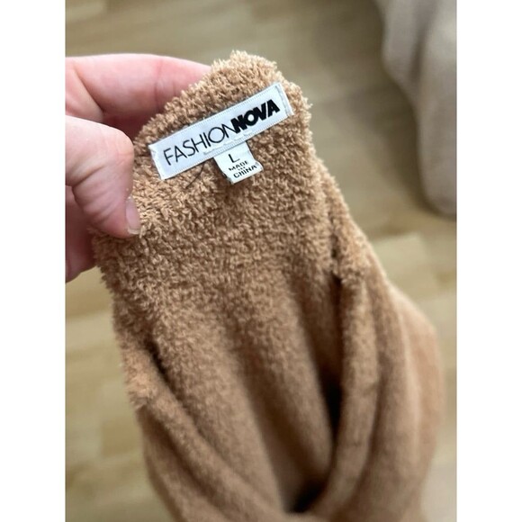 Fashion nova fleece bodysuit - Picture 3 of 4